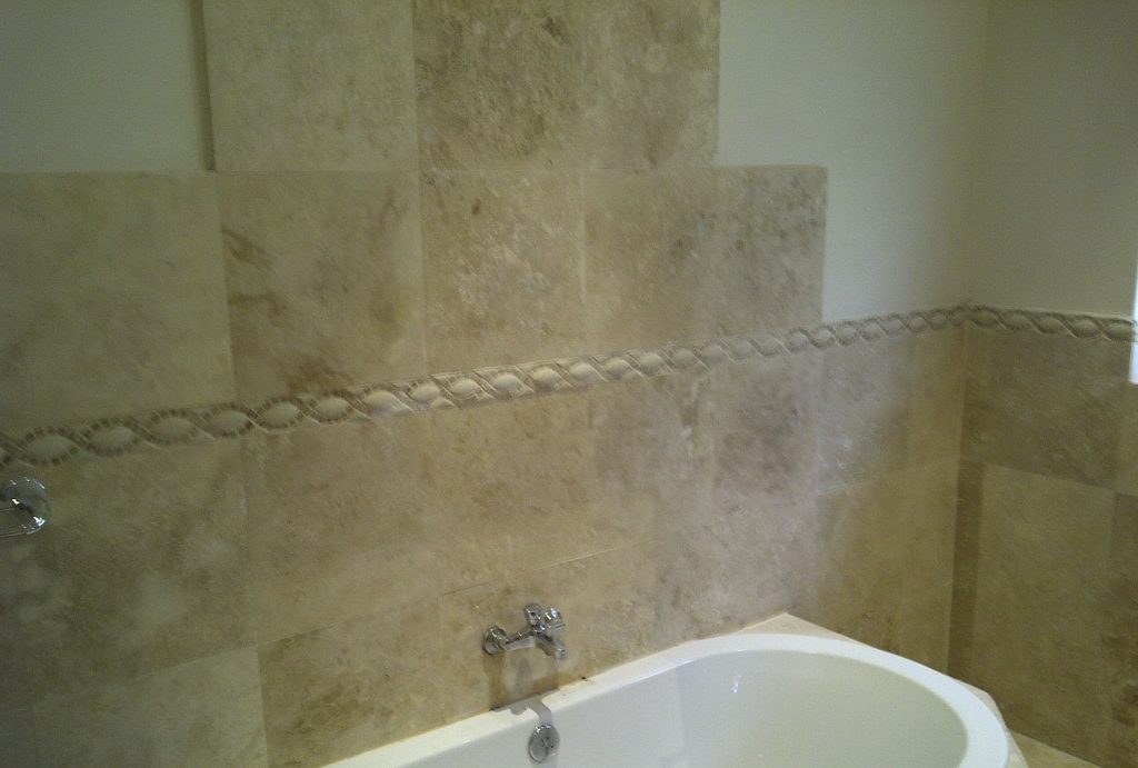 Tavertine tiling back spash