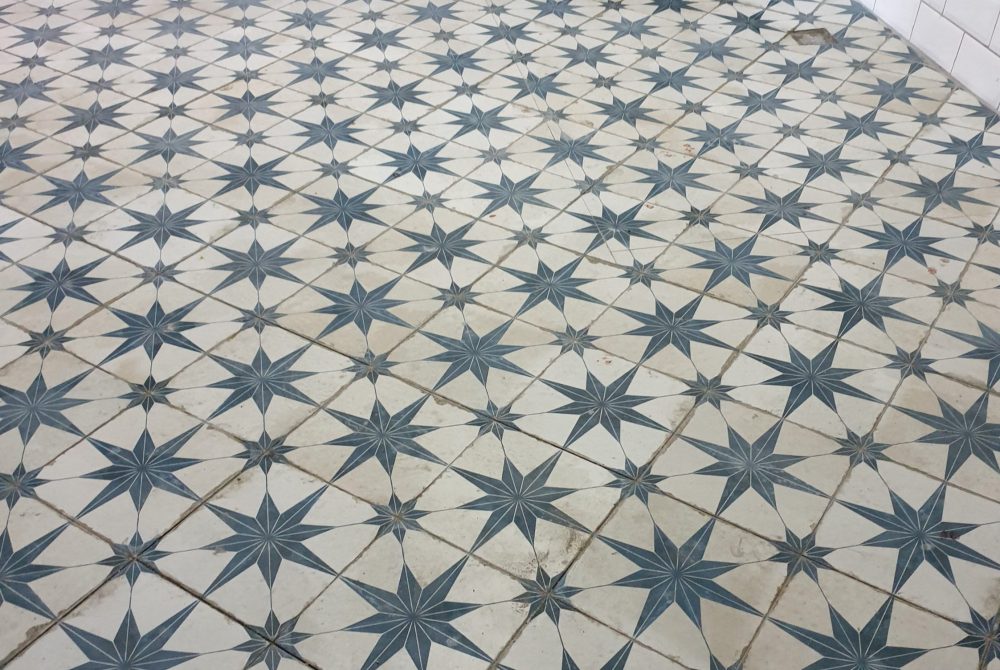 Porcelain tiling of bathroom floor
